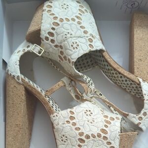 Jessica Simpson Cream Lace Platform Sandals
